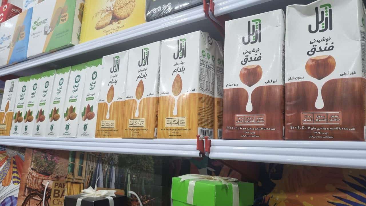 مجموعهای از شیرهای گیاهی متنوع شامل شیر بادام، سویا، نارگیل و جو - بدون لاکتوز و کاملاً وگان از فروشگاه سورن فودز