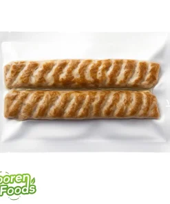 کباب کوبیده گیاهی وایزفود در بسته‌بندی وکیوم شده با دو سیخ کوبیده، مناسب پخت سریع و سالم