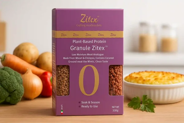 تصویر تبلیغاتی جایگزین گوشت چرخ کرده گیاهی زیتکس در کنار سبزیجات تازه و پای سیب‌زمینی گیاهی